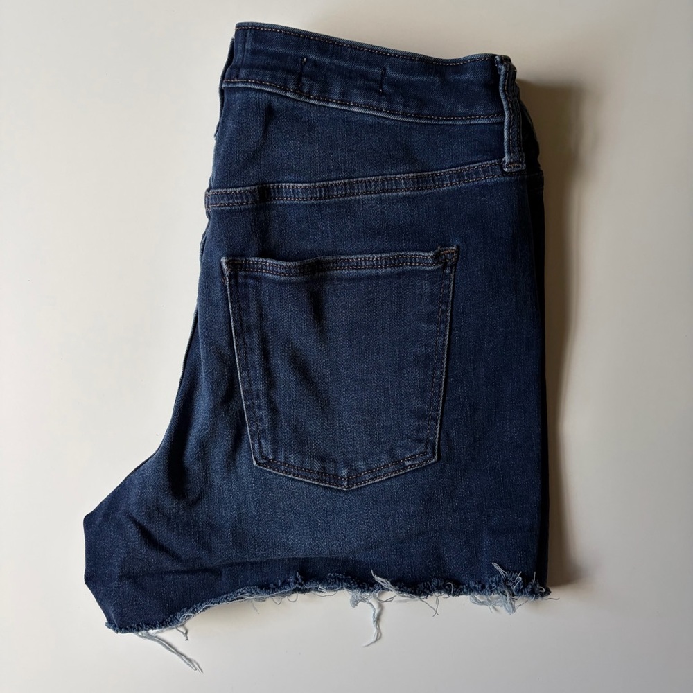 Universal Thread Shorts